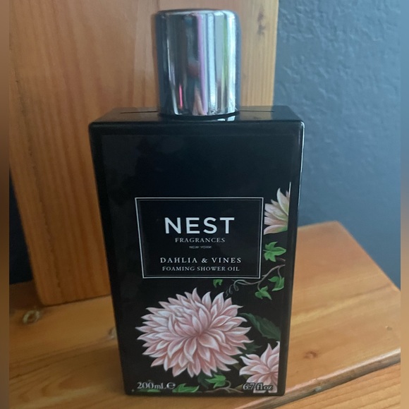 Nest Fragrance Scent Dahlia & Vines Foaming Shower Oil 6.7 oz.PREOWNED 6oz LEFT - Picture 6 of 8